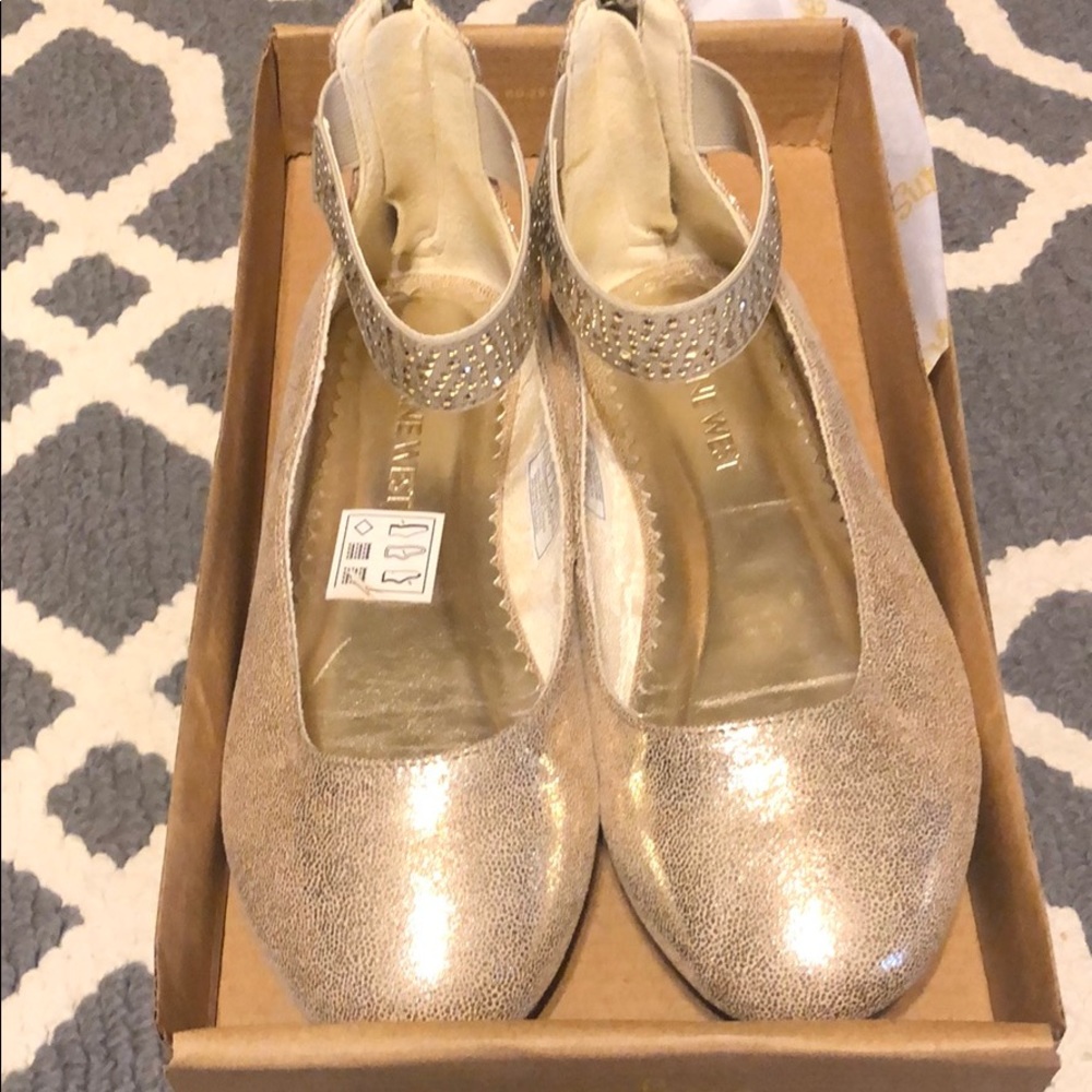 Youth girls beautiful gold slipper shoes